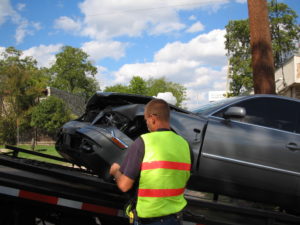 When to Tow and When to Drive Away After An Accident