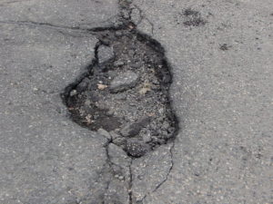 Best Ways to Avoid Damage Caused by Potholes