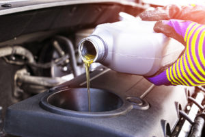 pouring best motor oil for a car